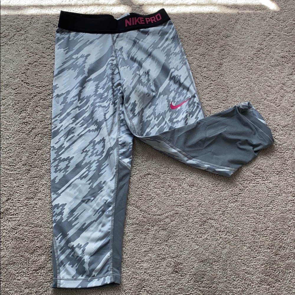 Nike cropped leggings